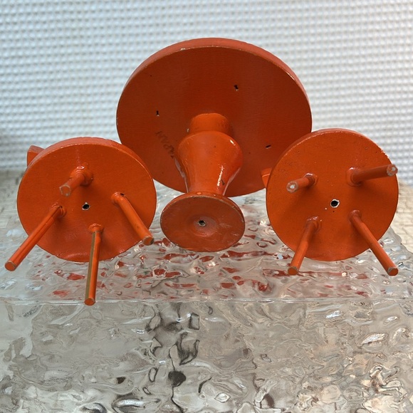 Dollhouse table and two chairs - Picture 4 of 6